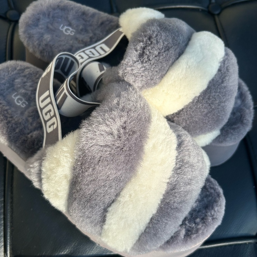 Ugg platform sandal size 8